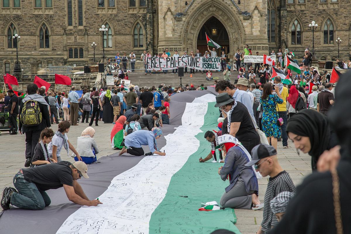 Demonstrators with Palestinian flags in 2014