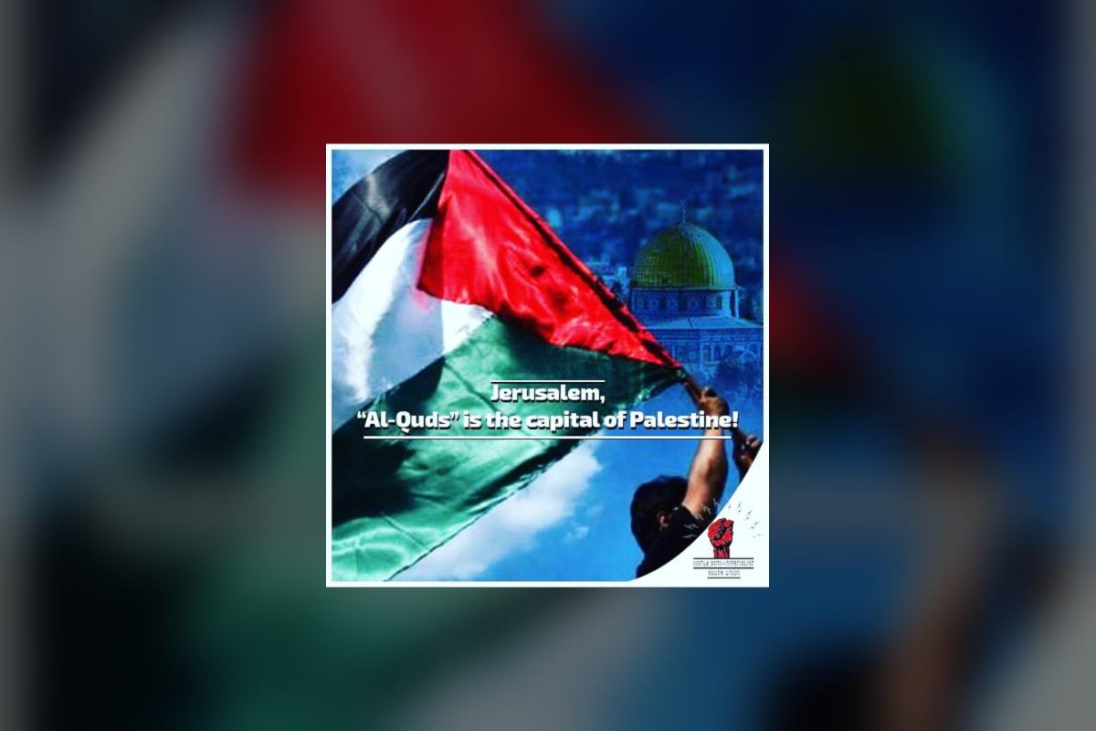 A bandeira da Palestina tremulando diante do Domo da Rocha