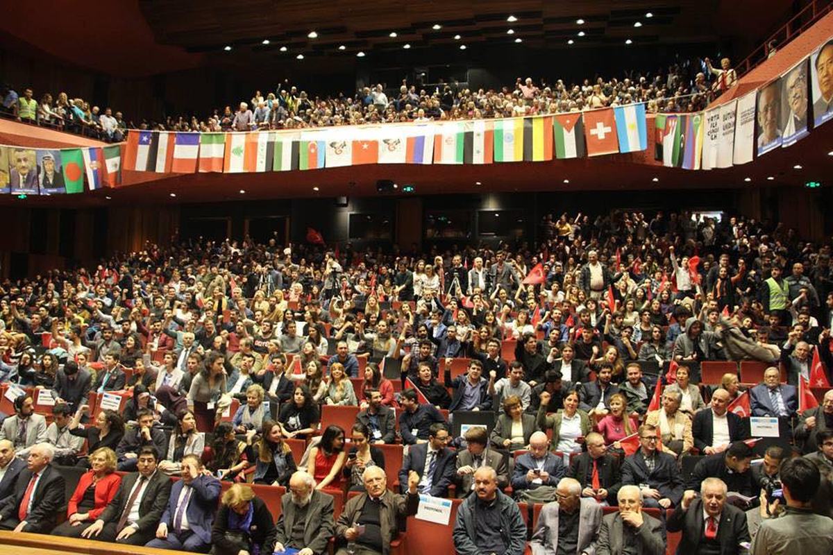 Une salle comble lors de la Rencontre internationale de la jeunesse anti-impérialiste, en 2018